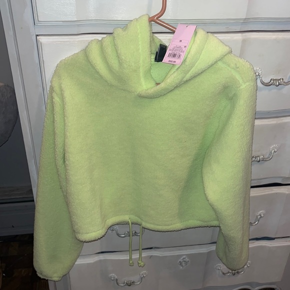 never worn cropped hoodie - Picture 1 of 2